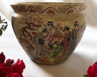 Maceta de porcelana pintada a mano Satsuma con forma de pez, niña geisha, koi, 5 x 6,5 pulgadas