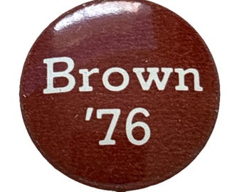 Botón pequeño marrón de la campaña de 1976