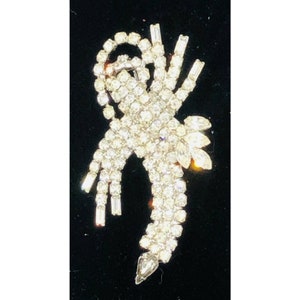 Vintage Prong Set Brilliant Clear Rhinestone Silver Tone Swirl Brooch Pin