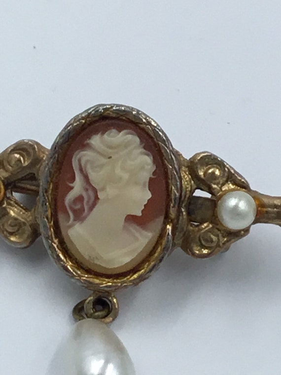 Vintage Bar Pin Brooch Cameo Simulated Pearl Dang… - image 2