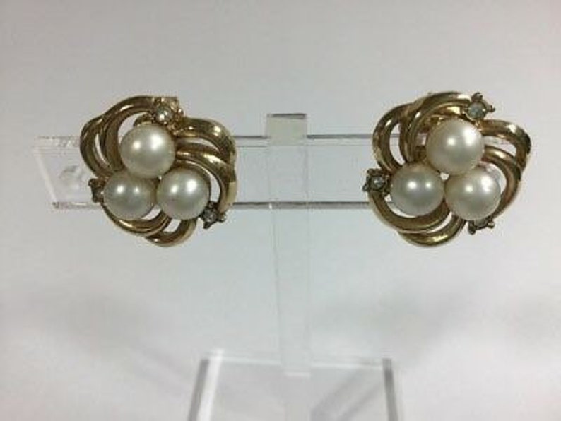 Crown Trifari Vintage Gold Tone Swirl Marked Clip on Earrings Faux