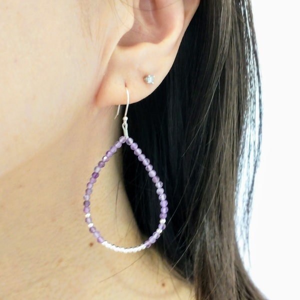 Orecchino a cerchio a goccia di ametista, orecchino di perline in ametista e argento sterling, orecchino pendenti a cerchio di pietre preziose, delicati gioielli con perline di ametista