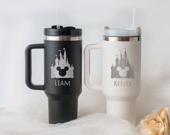 Benutzerdefinierte 40 Unzen Becher mit Griff & Strohhalm | Personalisierte Reisetasse | Weihnachtsgeschenke für Paar | Jubiläumsgeschenke | Geschenk für Frauen