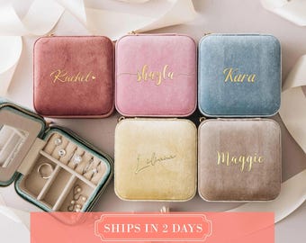 Personalized Velvet Jewelry Box, Gift for Her: Square, Travel Jewelry Case, Bridesmaid Gifts [VJB01]