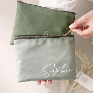 Personalisierte Wildleder Make-up Tasche, Brautjungfer Geschenke Vorschlag, Geschenke für Mama, benutzerdefinierte Name Kosmetiktasche für Frauen, Brautparty Trauzeugin Geschenke