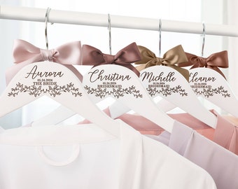 Brautjungfern Kleiderbügel aus Holz | Individuelle Kleiderbügel für die Braut | Personalisierte Kleiderbügel für Hochzeitskleid | Hochzeitsgeschenke | Brautjungfern-Vorschlag