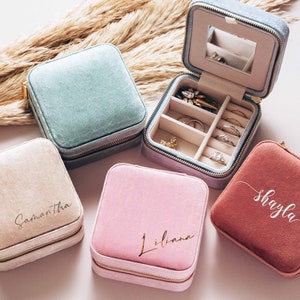 Custom Velvet Travel Jewelry Case Bridesmaid Gifts Proposal Valentines Day Gift Personalized Italian Velvet Jewelry Box Bridal Party imagem 7