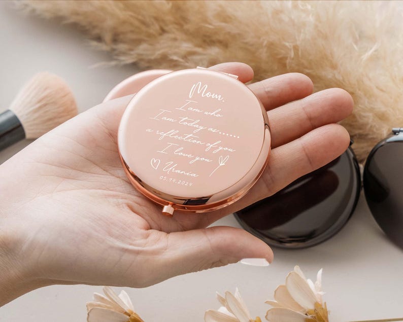 Engraved Compact Mirror, Pocket Mirrors, Gift for Her: Bridesmaids, Girlfriend, Wife, Mom, Best Friends, Daughter immagine 9