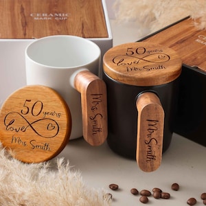 Custom Coffee Mug with Lid, Personalized Mug for Couple, His and Her Mugs Ceramic Coffee Mugs Set of 2, Coffee Lover Anniversary Gifts [D]