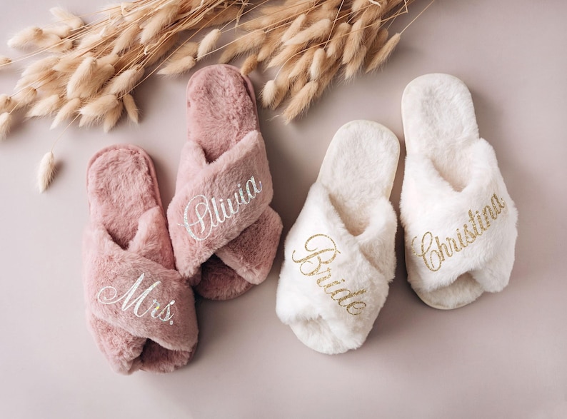Brautjungfer Gits, personalisierte flauschige Hausschuhe, Junggesellinnenabschied, Brautparty, Hochzeitsgeschenk für Sie Bild 1