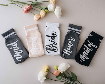 Brautjungfer Socken, Brautsocken mit Text - Die Braut, Brautjungfer oder Matrone der Ehre: Perfekt für Brautparty, Junggesellinnenabschied