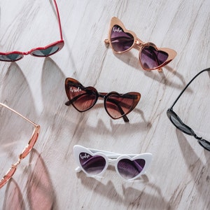 Junggesellinnenabschied Sonnenbrillen, Herz Sonnenbrillen Babe & Braut, Bachelorette Party Geschenke, Brautjungfer Geschenke, Flitterwochen Geschenke, Hochzeitsgeschenke