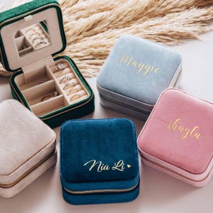 Custom Velvet Jewelry Box, Gift for Her: Bridesmaid Proposal, Bridal Shower; Square, 9 Colors [VJB01]