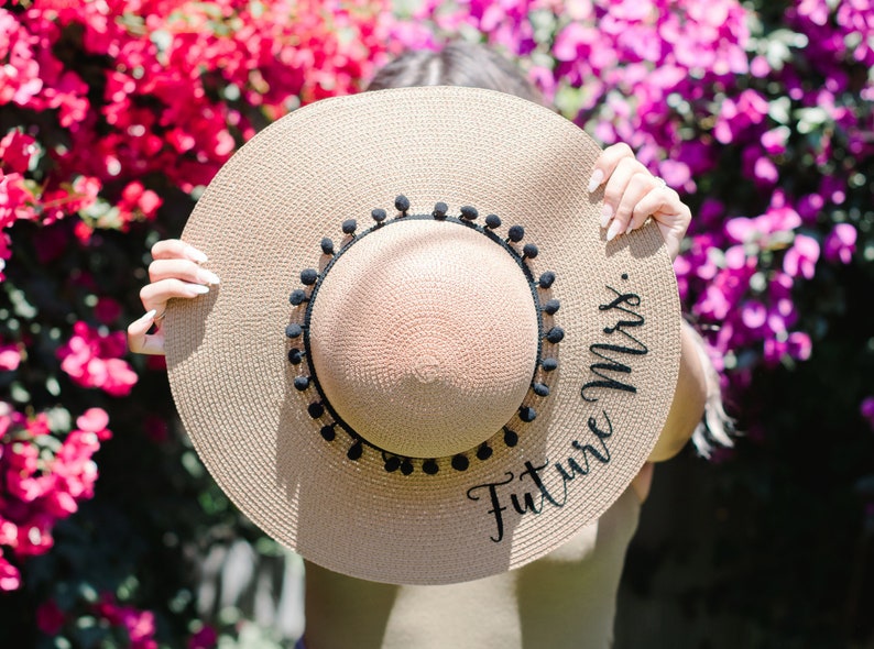 Chapeau de soleil personnalisé Cadeaux pour maman Chapeau de plage pour petite amie Cadeaux de mariée personnalisés Cadeaux de lune de miel Cadeaux personnalisés pour elle Cadeau grand-mère image 9