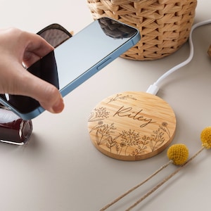 Cargador inalámbrico personalizado, regalo para papá, cargador portátil de bambú con nombre personalizado, regalo de cumpleaños para él, regalo para el Día de la Madre.
