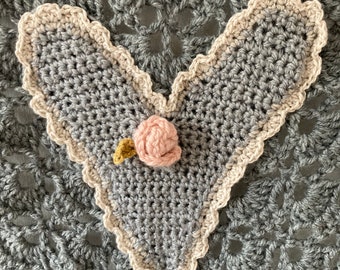 Omslagdoek / Wrap / Stole Flowers Heart Crochet