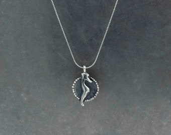 Baby Seahorse Necklace (Silver)