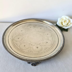 シルバートレイ、アンティークメタル脚付きサービングトレイ