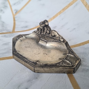 Ancien Cendrier En Bronze Doré Décor De Chien /Chasse/antique