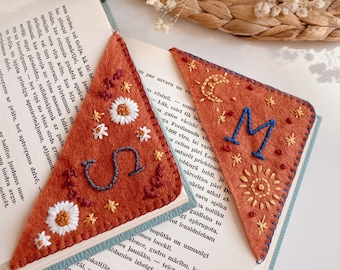 MoodyGreen original design Personalized hand embroidered corner bookmark / Vintage design custom book corner/ Desert themed felt page holder