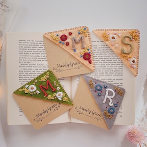 Original MoodyGreen design Personalized hand embroidered corner bookmark / Handmade custom letter page holder  /  Felt book corner