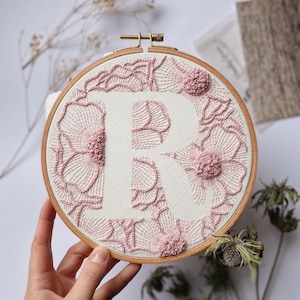 Aro de monograma bordado a mano personalizado / Decoración de pared personalizada con iniciales bordadas a mano