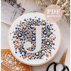 Letter J handborduurpatroon kleine bloem: doe-het-zelf hoepelkunst met VIDEO (pdf-download)