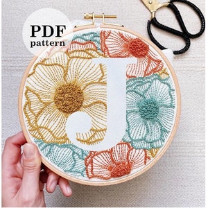 Patrón de bordado floral con la letra "J" / Descarga digital en PDF / Descarga instantánea / Arte de aro con monograma DIY detallado