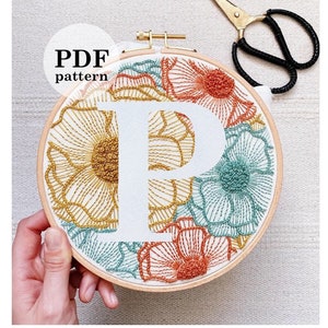 Patrón de bordado a mano con letra "P" floral / Descarga digital en PDF / Descarga instantánea de bordado a mano floral / Arte de aro con monograma detallado para hacer uno mismo