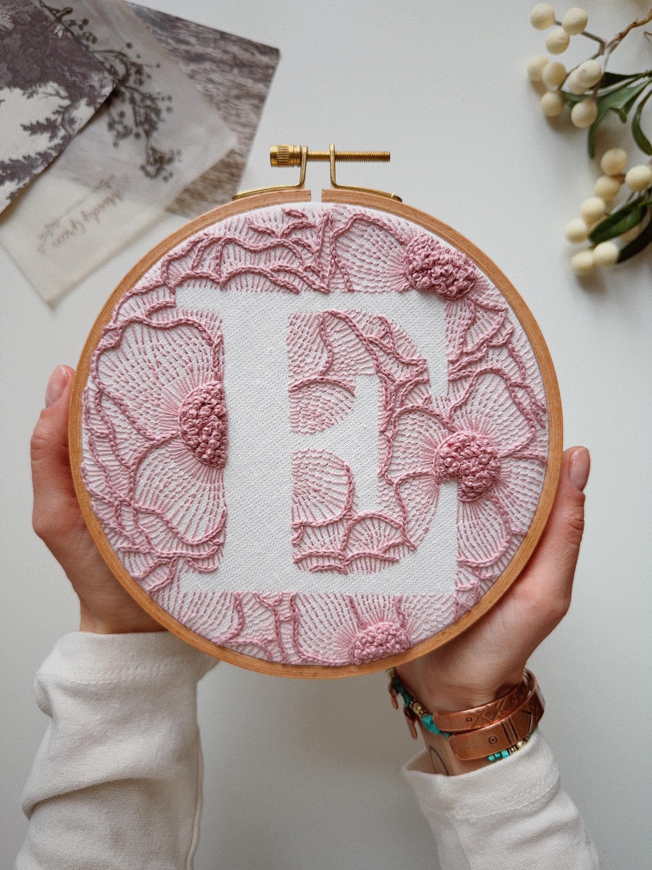 THE MONOGRAM ENGRAVED HOOPS/エングレイヴ3点セット Personalized Hand Embroidery Monogram Hoop / Custom Initial Floral