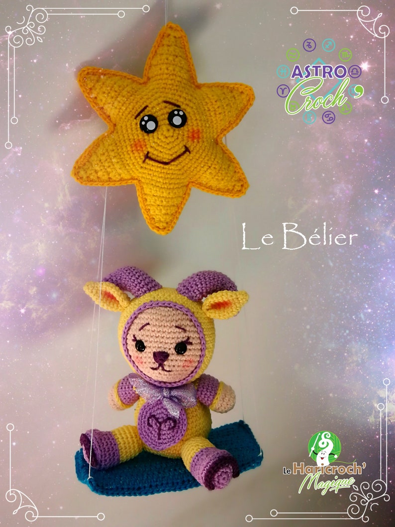 May include: A crocheted plush toy of a ram, wearing a purple and yellow outfit, sitting on a blue swing. The toy is holding a purple bow and has a yellow star above it. The text "Le B&eacute;lier" is written below the toy. The text "AstroCroch' Le Haricroch' Magique" is written in the bottom right corner.