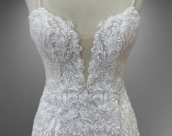 Lace Mermaid Fitted Wedding Gown With Scalloped Train
