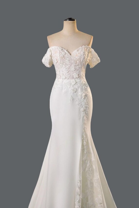 70✨ レースウェディングドレス フィット＆フレア　マーメイドドレス 03-20778 “PIEDMONT+TRUETT BOW” | アンバルジ | Fiore Bianca