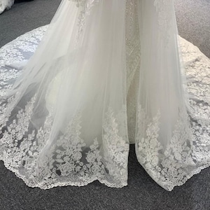 Off White/Pale Ivory Lace Edged Detachable Train