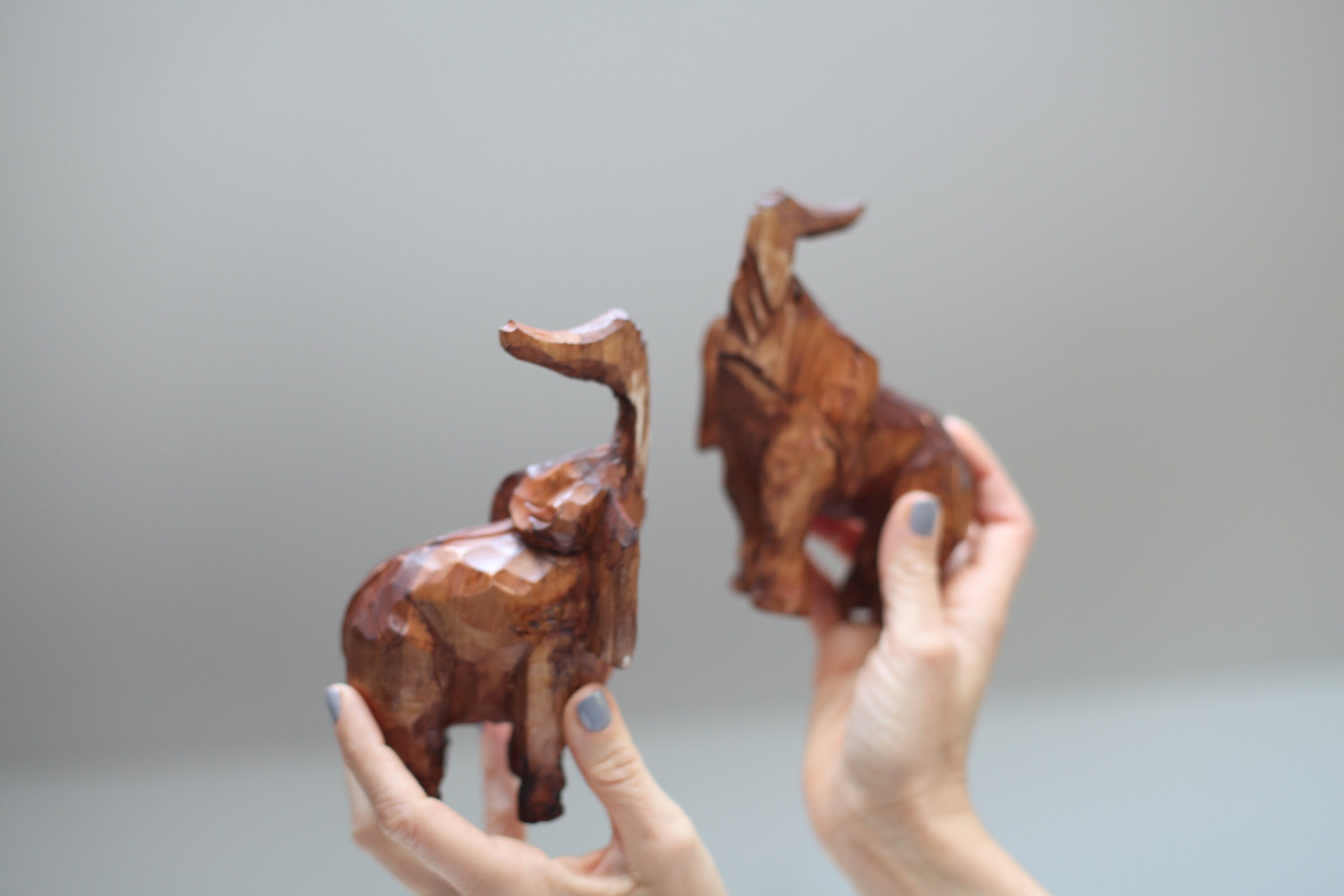 木彫りの象の彫刻 ビンテージフィギュア 木製 素朴なスタイル アフリカ