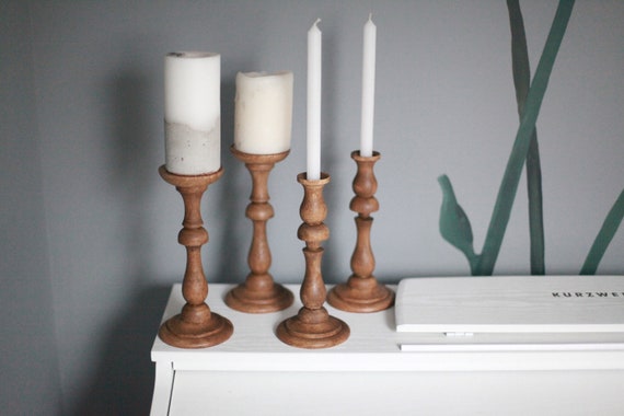 Holz 4er Set Kerzenständer Holz rustikal Dekoration Holz Schnitzerei Holz Buche Stumpen Kerzen rustikaler Charm Bauernhaus Baluster Holz Kerzenhalter Holz
