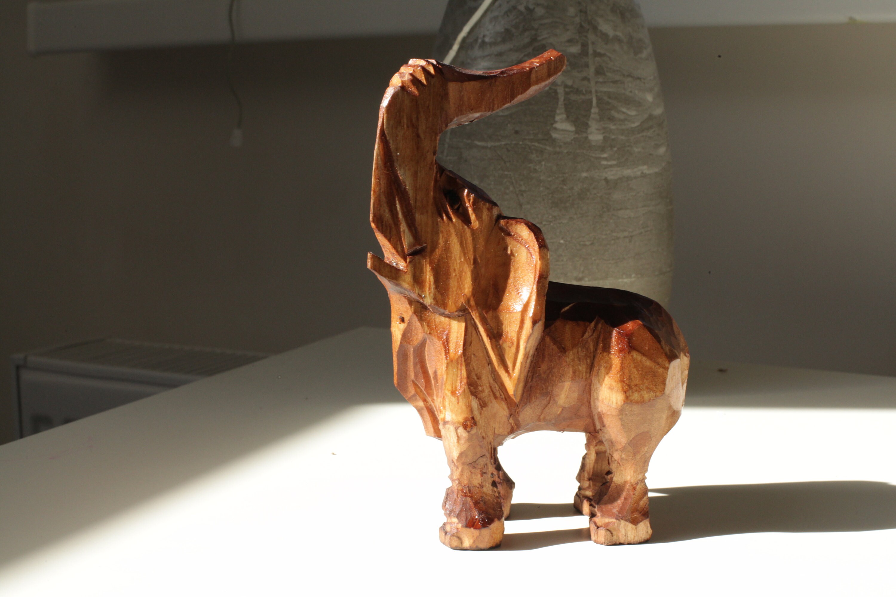 木彫りの象の彫刻 ビンテージフィギュア 木製 素朴なスタイル アフリカ