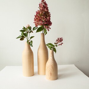 grand ensemble de 3 vases uniques en bois décoration intérieure en bois vase fait à la main vase anniversaire, cadeau pour elle, cadeau danniversaire, cadeau de mariage vase sculpté gif image 5