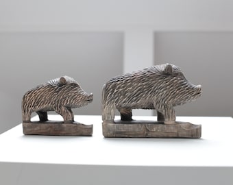 手彫りの木製イノシシの置物、素朴な彫刻アート（4インチ） - Etsy 日本