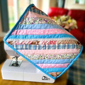 Sewing machine cover, quilted, lined. handmade, large pocket and accessory loops
