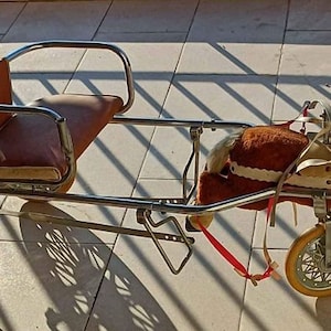Vintage Spielzeug für Mädchen aus Italien: Kutsche mit Pferd, 122 cm