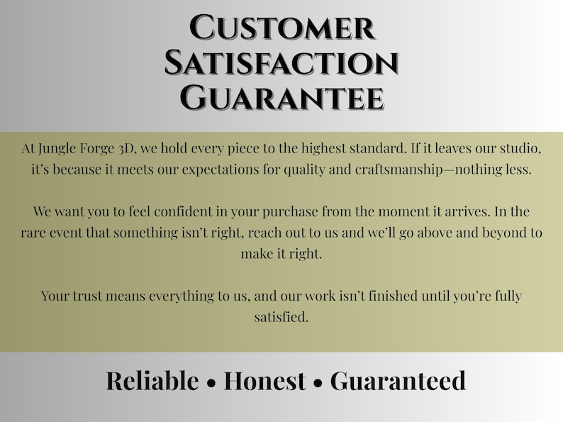 K&ouml;nnte beinhalten: Eine rechteckige Grafik mit hellolivfarbenem Hintergrund und schwarzem Text. Die &Uuml;berschrift lautet Customer Satisfaction Guarantee. Der Text beschreibt ein Engagement f&uuml;r Qualit&auml;t und Kundenservice. Die Fu&szlig;zeile zeigt Reliable, Honest, Guaranteed.