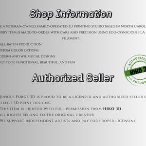 K&ouml;nnte beinhalten: Eine Informationsgrafik mit der &Uuml;berschrift Shop Information, die ein 3D-Druckstudio beschreibt, das PLA-Filament verwendet. Sie enth&auml;lt einen Abschnitt mit dem Titel Authorized Seller, der Jungle Forge 3D als lizenzierten H&auml;ndler f&uuml;r HIKO 3D ausweist.