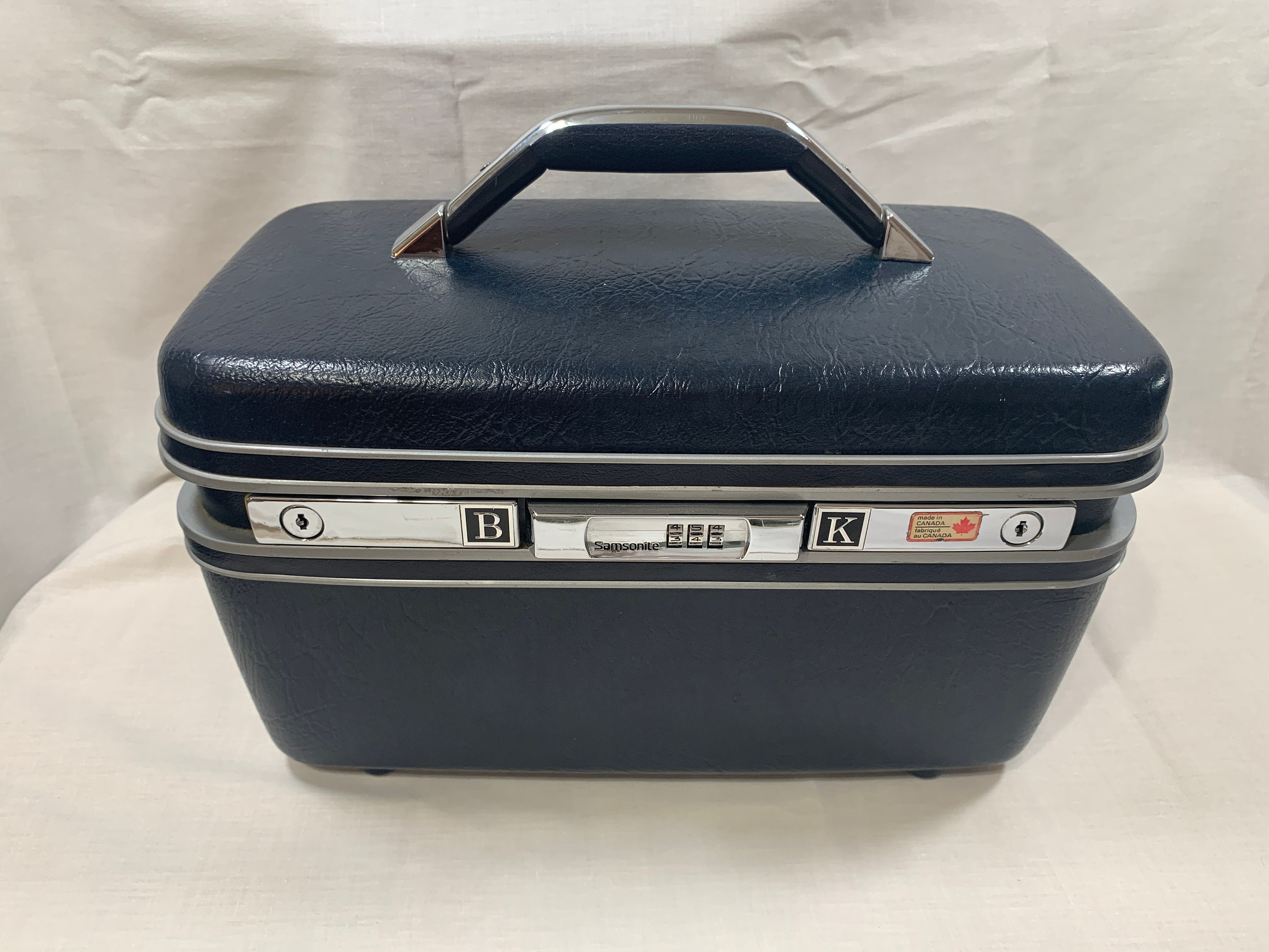 Vintage Hard Shell Samsonite Make-up Luggage, Handle, Latches and