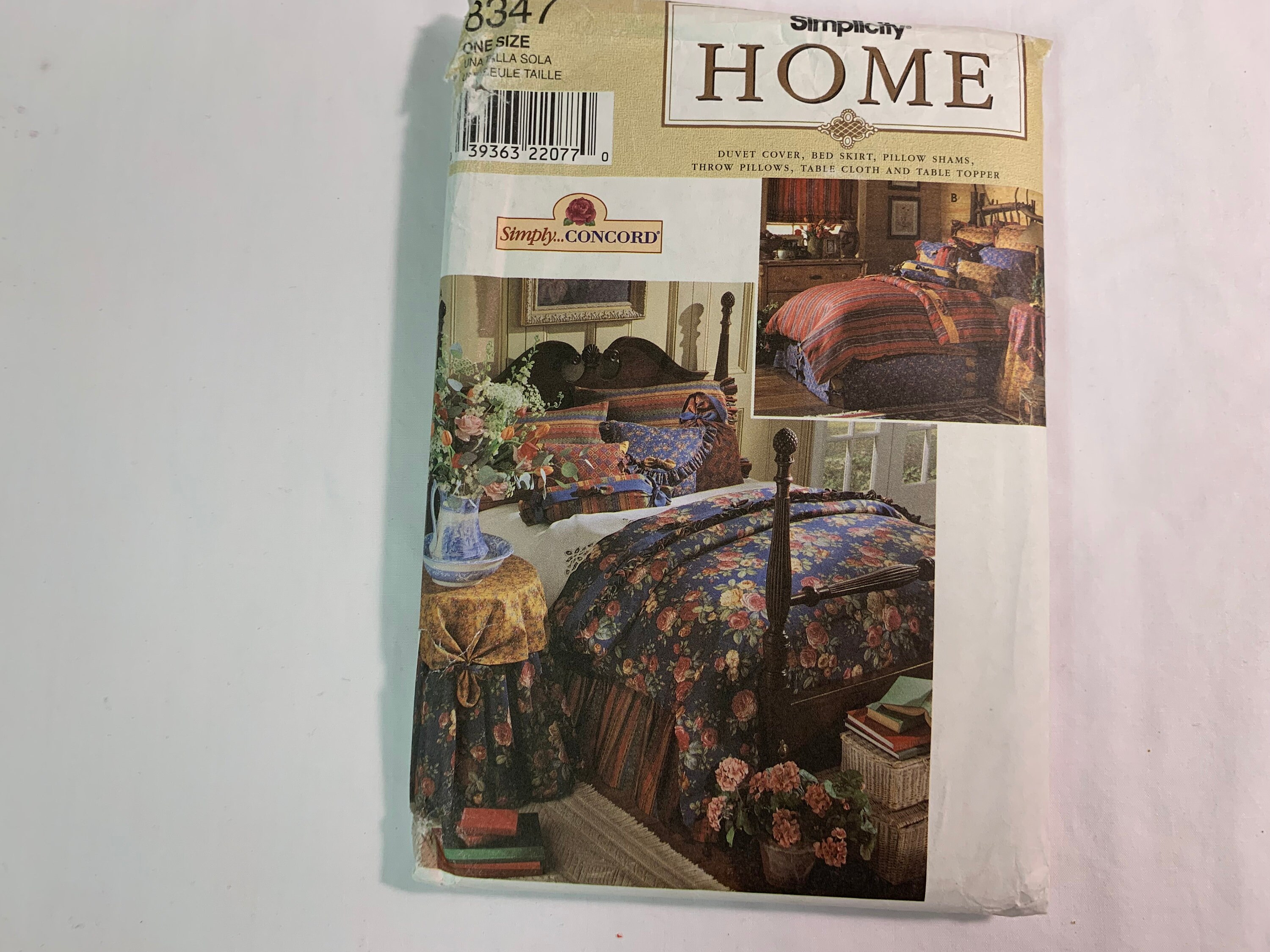 Simplicity 8347 Home Decorating Duvet Cover Bed Skirt Pillows Pillow Shams and Tablecloth Vintage Sewing Pattern