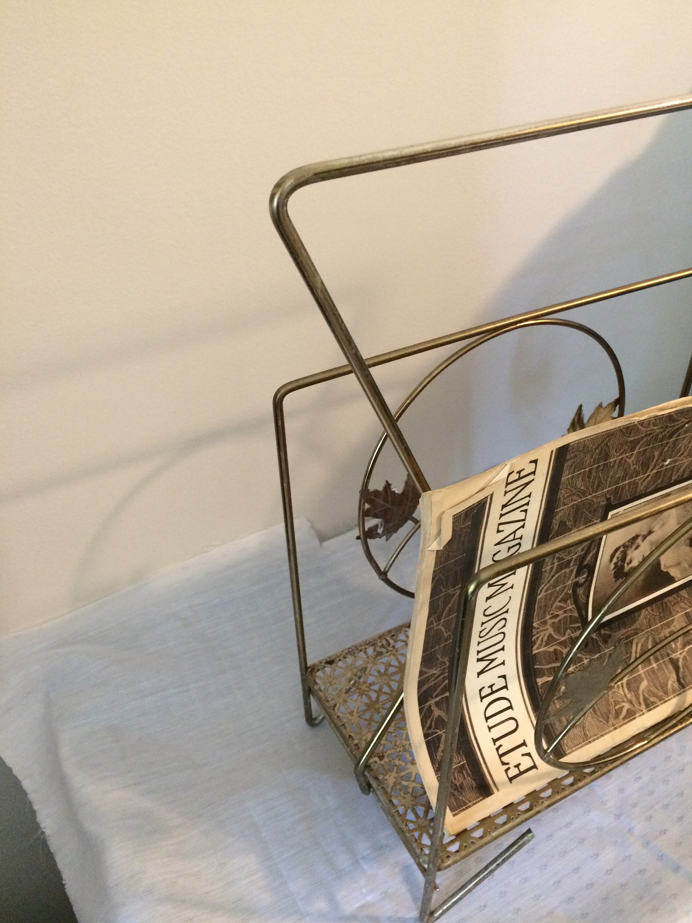 Vintage Metal 1970's Magazine Rack Maple Leaf Design Etsy