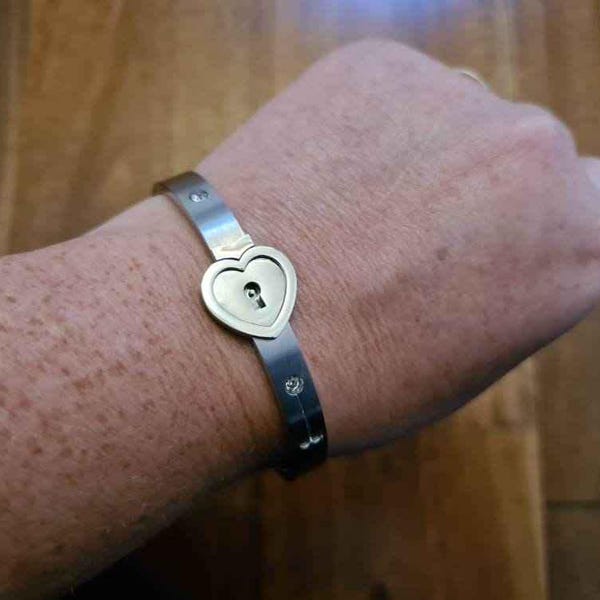 Conjunto de pulsera y collar de acero inoxidable para parejas: pulsera con cierre y llave