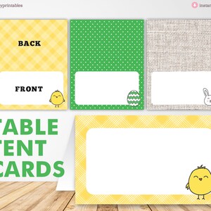 Puede incluir: Tarjetas de mesa de tienda de campaña imprimibles para Pascua con un patrón de cuadros amarillo y verde, un patrón de lunares verdes y un patrón de arpillera marrón. Las tarjetas presentan un pollito, un huevo de Pascua y un conejito. El texto "TABLE TENT CARDS" está impreso en el frente de las tarjetas.