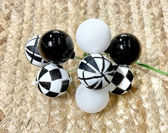 40MM Mixed VP Black White Ball Bunch x8 ~ 12” ~ Black and White Christmas Decorations