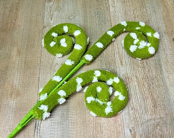 Green Polkadot Moss Curl Spray - 28in